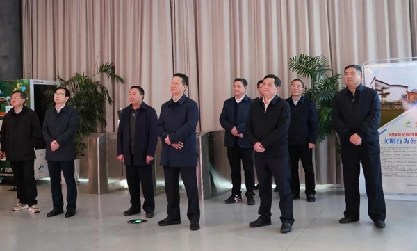 省政协主席来旌.jpg