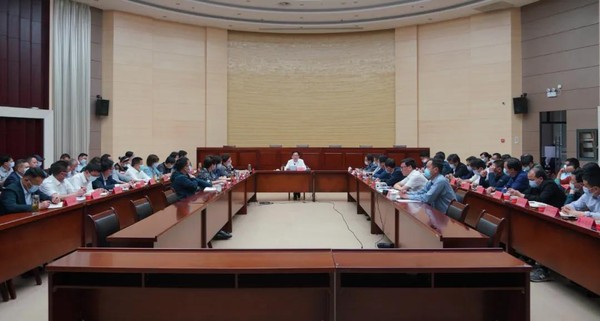 县委常委会扩大会议暨新冠肺炎疫情防控工作领导小组会议.jpg