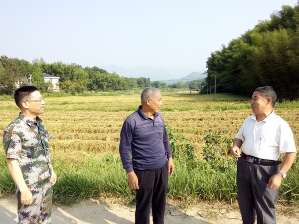 董仕来：为民办实事的老村书记.jpg