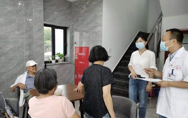 222孙村镇指导灾后防疫.jpg