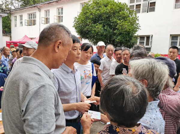 旌德县三溪镇：新冠疫苗接种忙 人大代表齐帮忙.png