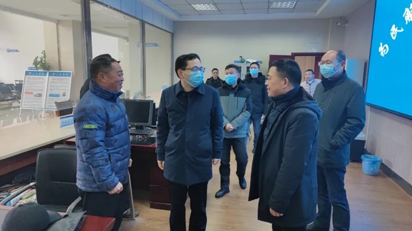 书记、县长为一线干部职工送去关怀和新春祝福4.webp.jpg