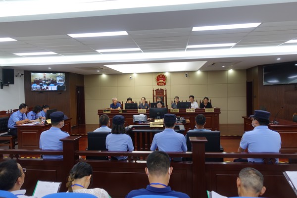 庭审照片.jpg