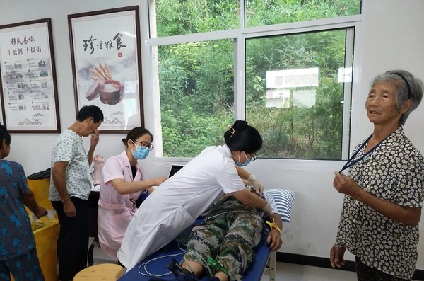 222222兴隆镇:健康体检送上门 (1).jpg