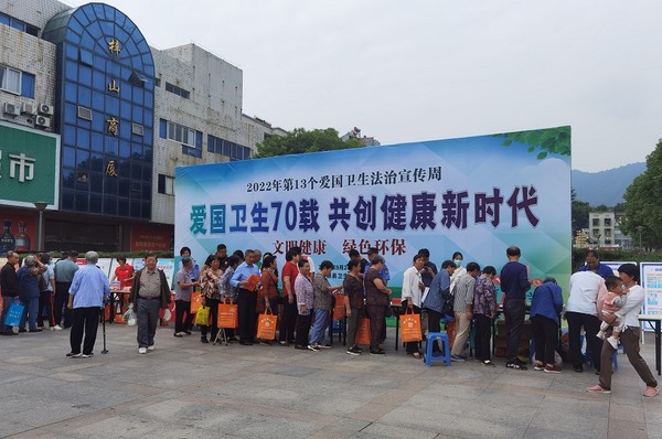 222229.28爱国卫生七十载  共创健康新时代&mdash;&mdash;旌德县开展爱国卫生科普宣传活动.docx22(1)2.jpg